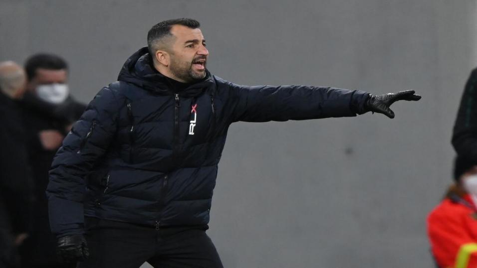 Granada coach Diego Martinez
